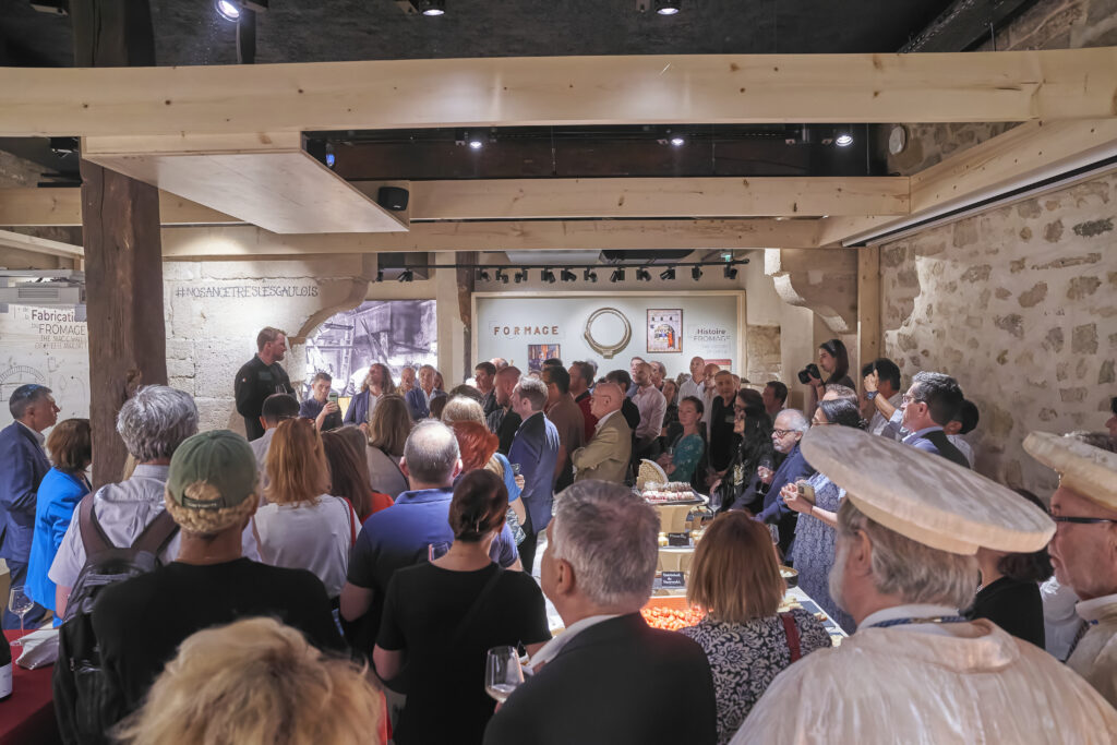 Capacité : notre espace de musée est disponible pour des événements privés accueillant jusqu’à 150 personnes. Que ce soit pour une soirée d’entreprise, un événement institutionnel ou une célébration spéciale, nous offrons un cadre chaleureux, convivial et authentique pour vos invités.